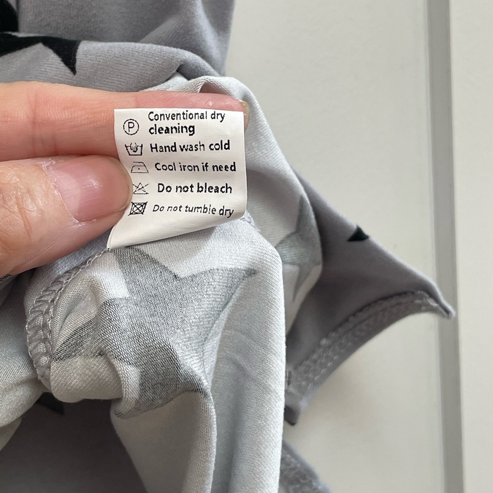 Star-Patterned Gray Sleeveless Tank Top Muscle Shirt | Hand Sewn | NWOT - Picture 5 of 8